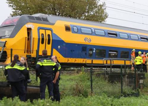 Kortsluiting in trein zorgt urenlang voor problemen rondom station Delft