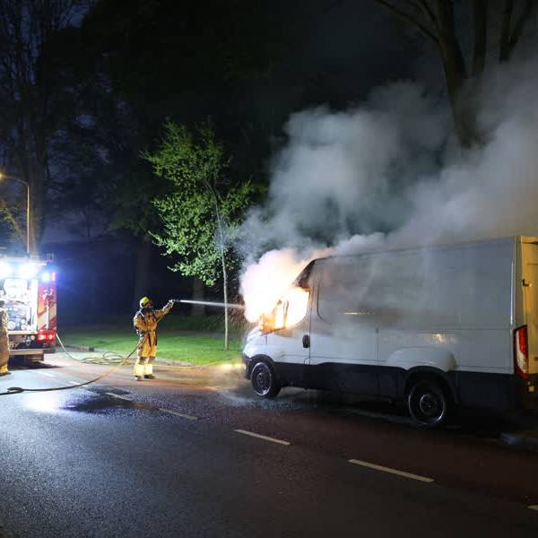 Opnieuw bestelbus in brand Buitenhofdreef: Getuigen horen explosie