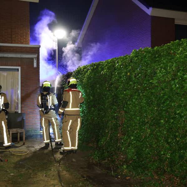 Felle brand door BBQ veroorzaakt flinke schade aan woning in Den Hoorn