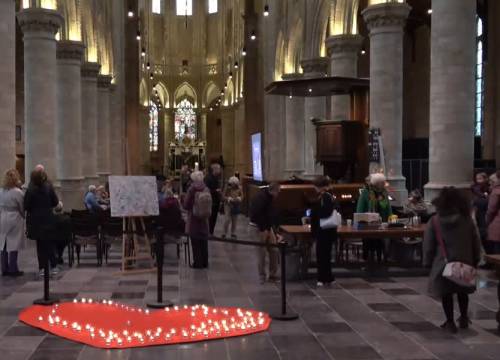 Delftenaren herdenken dierbaren tijdens Allerzielen: ‘Voor papa’