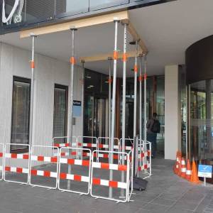 Plafond verzakt bij hoofdingang Reinier de Graafziekenhuis