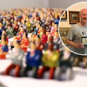 Kunstenaar maakt ‘Gezicht op Delft’ met miniatuurpoppetjes voor elke Delftenaar