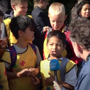 (VIDEO) 1500 basisscholieren lopen mee met de Delftse avondvierdaagse