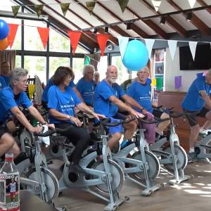 De laatste ronde: Delftse spinninggroep van Koos fietst nog één keer voor het goede doel