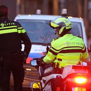 Automobilist richt ravage aan bij eenzijdig ongeval Forensenweg Delft