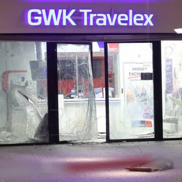 Ravage door explosie pinautomaat station Delft