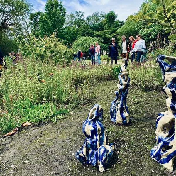 Zomerexpositie keramiek leerlingen weer te zien in de Botanische Tuin