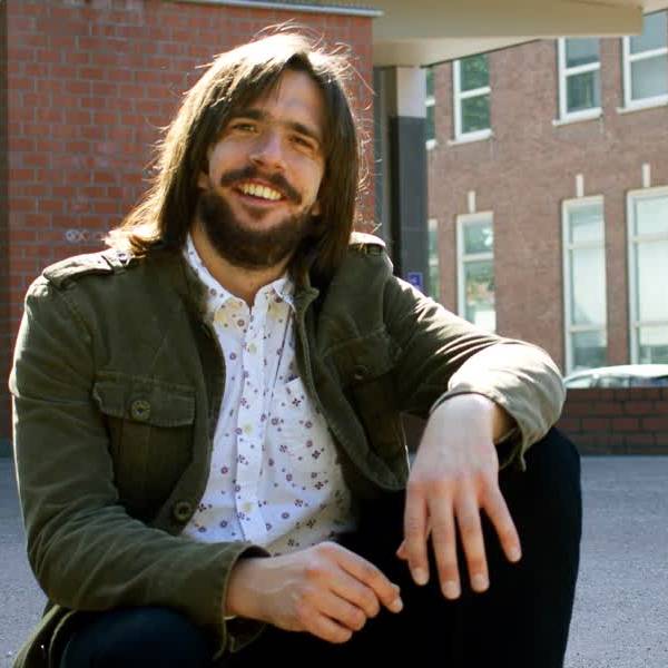 The Tommyrots brengt debuutalbum uit: “Wij maken mensenmuziek, al mogen robots er best op dansen”