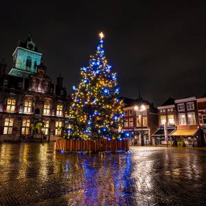 Update: kijk online mee naar hoe kerstboom op de Markt wordt verlicht