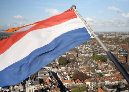 Hoe denkt u dat de vlaggen worden uitgehangen van de Delftse kerken?