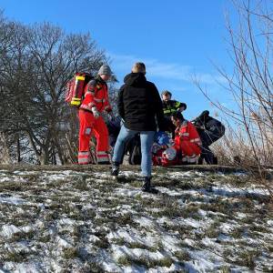 Schaatser zwaargewond naar ziekenhuis na botsing op het ijs