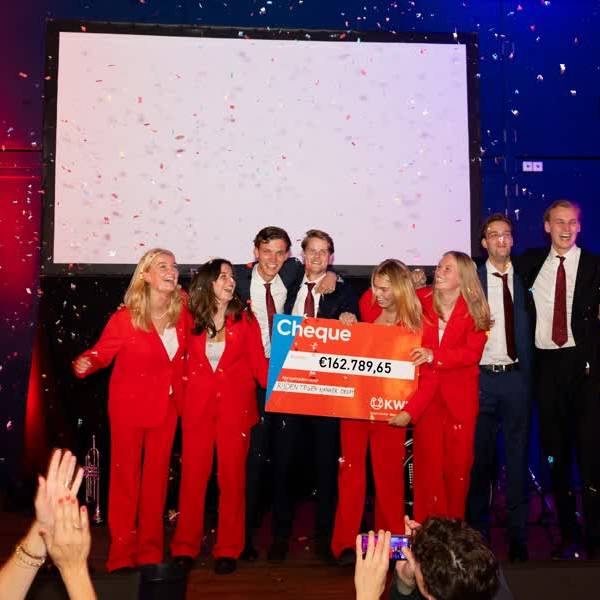 Studenten halen bijna miljoen euro op voor KWF met landelijke rally, ook Delft deed mee