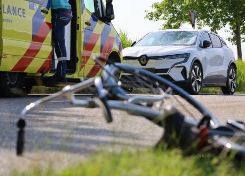 Fietser ernstig gewond na aanrijding met auto in Wippolder