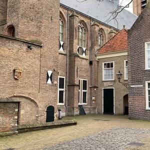 Veel internationale bezoekers voor Vermeer tentoonstelling Prinsenhof