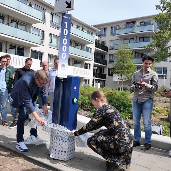 Delfts blauwe laadpaal is nummer 10.000 in de regio