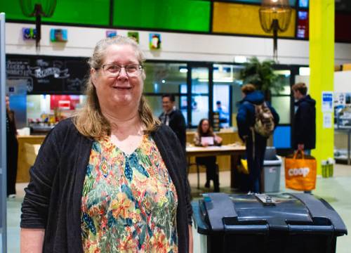 Vrijwilliger Paulien over verkiezingsdag Delft: ‘Geen gemopper, gewoon stemmen’