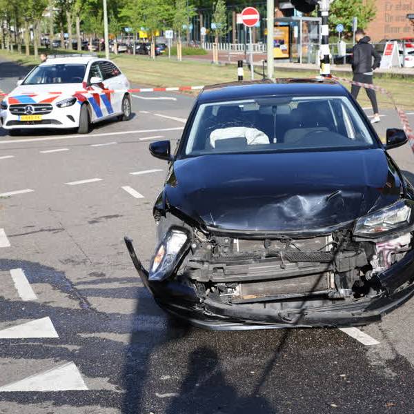 Gewonden na zware aanrijding op kruispunt Pierre van Hauwelaan