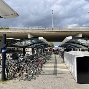 Ongeluk bij treinstation Delft Campus: treinen vertraagd tot 17:00